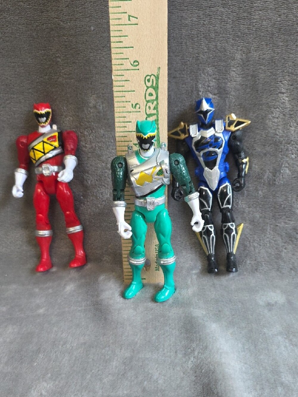 Power Ranger Action Figures Set - Red, Green & Blue - Picture 6 of 6